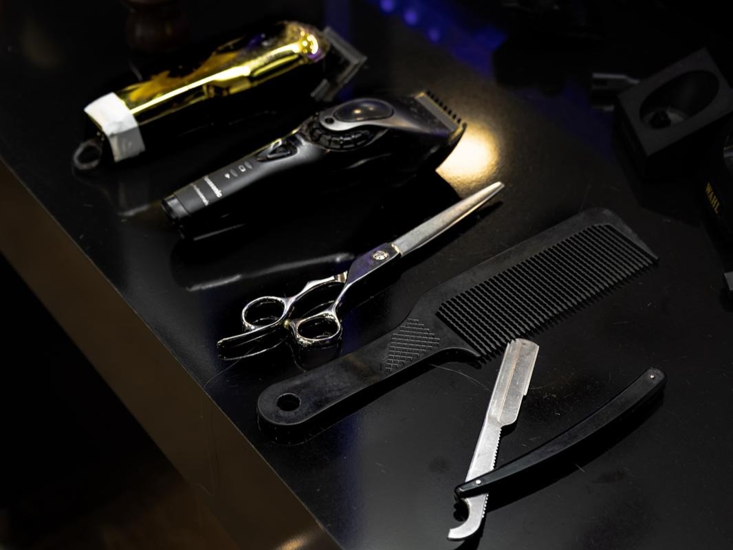 Barbierwerkzeuge bei Coiffeur Sami